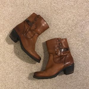 Clark’s artisan ankle boots